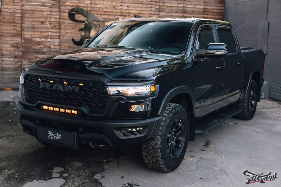 Построили выхлопную систему с двумя режимами громкости для RAM 1500 Rebel